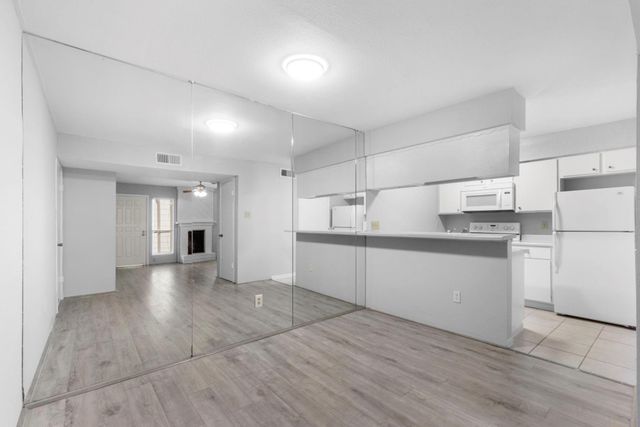 2100 Wilcrest Drive 226, Houston, TX 77042