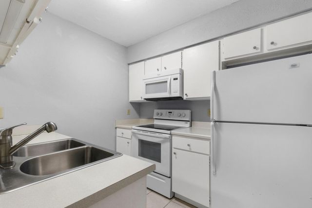 2100 Wilcrest Drive 226, Houston, TX 77042