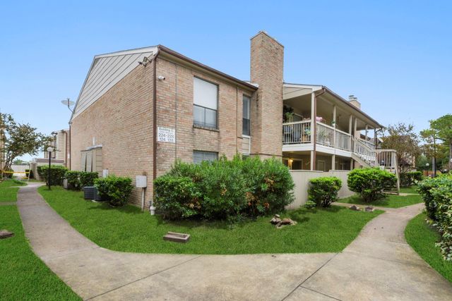 2100 Wilcrest Drive 226, Houston, TX 77042
