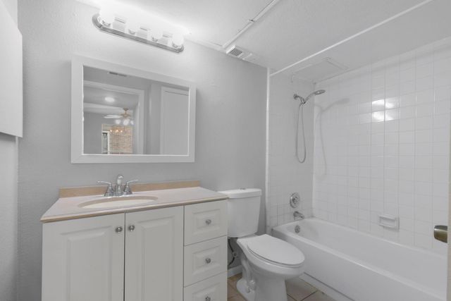 2100 Wilcrest Drive 226, Houston, TX 77042