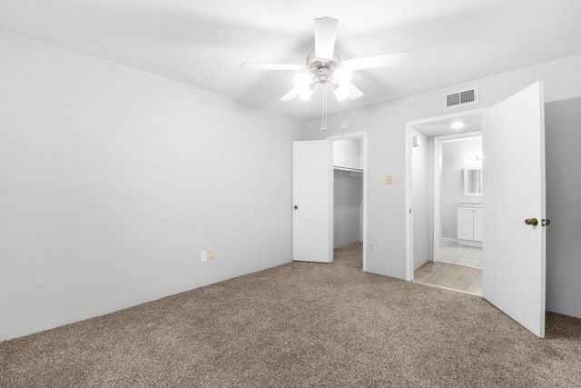 2100 Wilcrest Drive 226, Houston, TX 77042