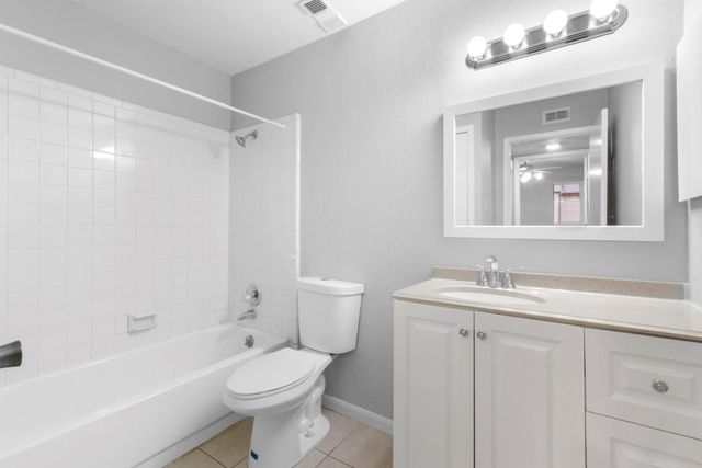 2100 Wilcrest Drive 226, Houston, TX 77042