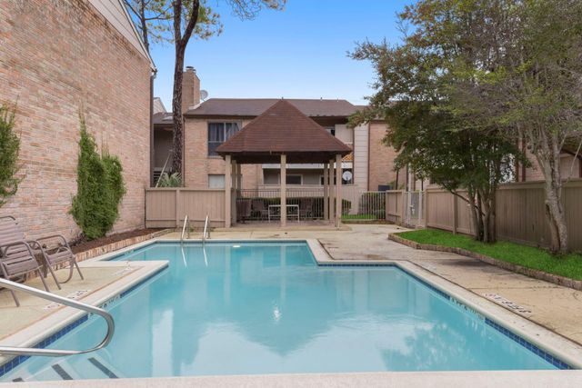 2100 Wilcrest Drive 226, Houston, TX 77042