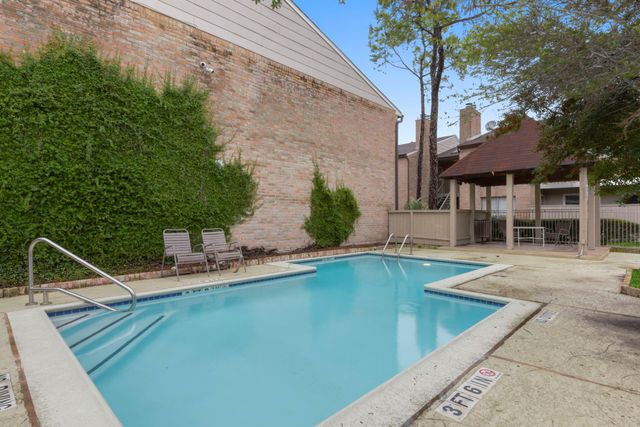 2100 Wilcrest Drive 226, Houston, TX 77042