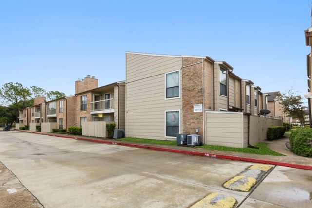 2100 Wilcrest Drive 226, Houston, TX 77042