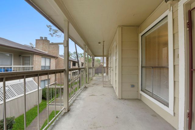 2100 Wilcrest Drive 226, Houston, TX 77042