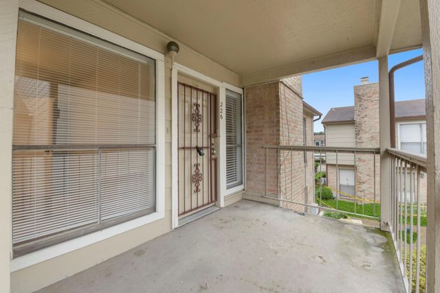 2100 Wilcrest Drive 226, Houston, TX 77042