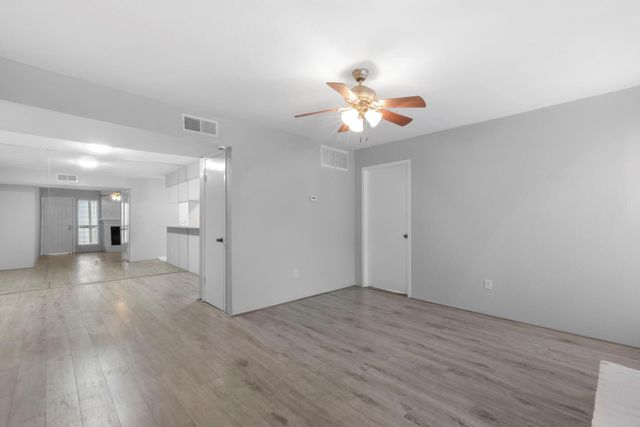 2100 Wilcrest Drive 226, Houston, TX 77042