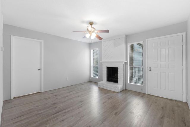 2100 Wilcrest Drive 226, Houston, TX 77042