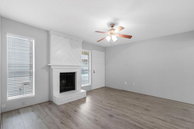 2100 Wilcrest Drive 226, Houston, TX 77042