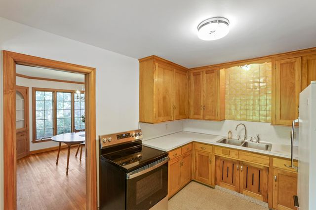 1393 Keston Street, Saint Paul, MN 55108