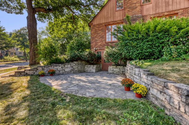 1393 Keston Street, Saint Paul, MN 55108