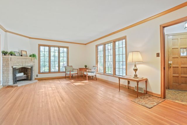 1393 Keston Street, Saint Paul, MN 55108