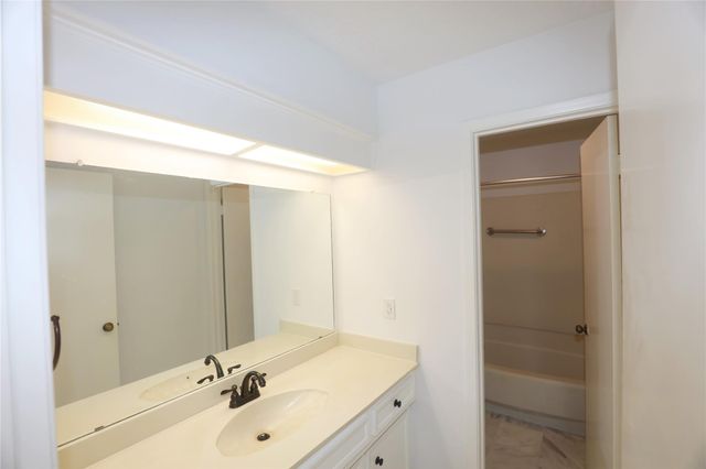 2210 Shadowbriar Drive, Houston, TX 77077