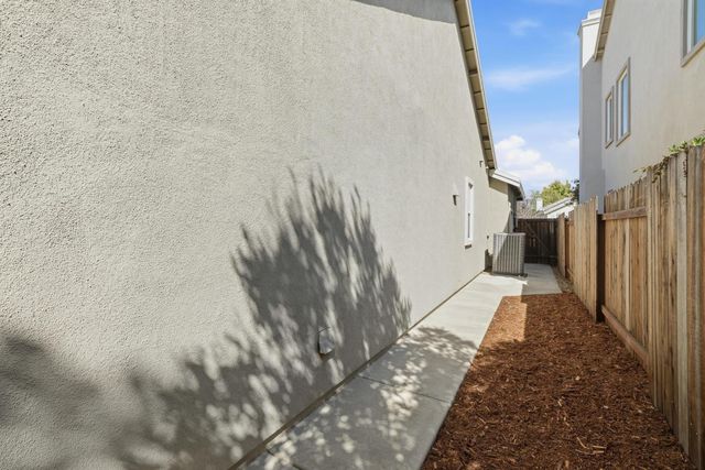 150 Rockmont Cir, Sacramento, CA 95835