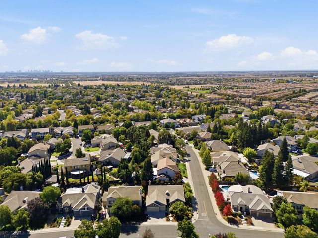 150 Rockmont Cir, Sacramento, CA 95835