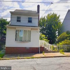 309 CHESTNUT ST, Saint Clair, PA 17970