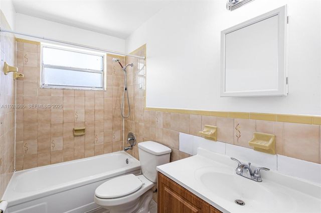 1722 NW 5th St 1722, Miami, FL 33125