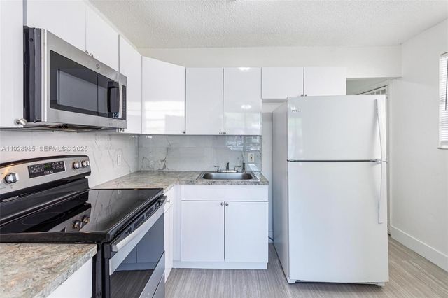 1722 NW 5th St 1722, Miami, FL 33125