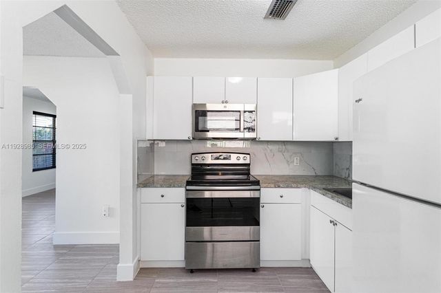 1722 NW 5th St 1722, Miami, FL 33125