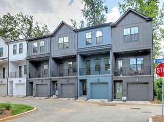 176 Chestnut Circle 54, Atlanta, GA 30342