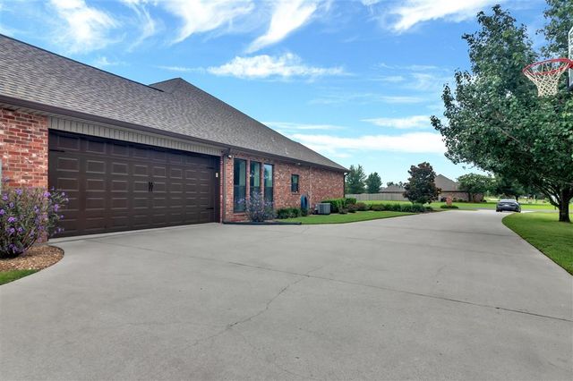 1636 N Woodland Forest Drive, Lake Charles, LA 70611