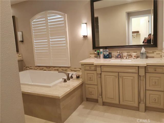 16 Branding Iron, Irvine, CA 92602