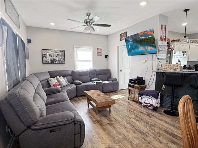 238 Reserve Sq, Wampum, PA 16157