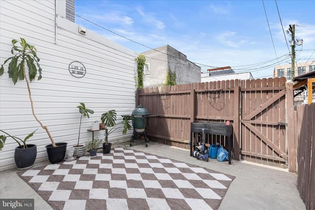 1824 S CHARLES ST, Baltimore, MD 21230