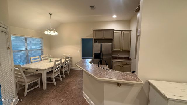 13 S Bridle Bend, Hattiesburg, MS 39402