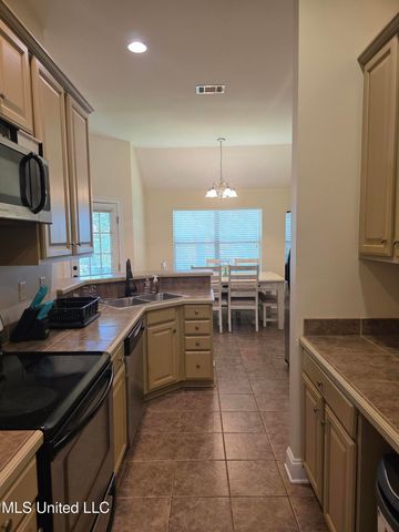 13 S Bridle Bend, Hattiesburg, MS 39402