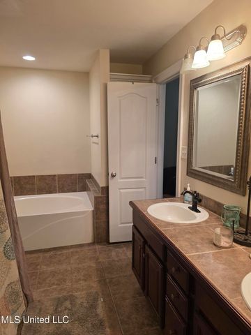 13 S Bridle Bend, Hattiesburg, MS 39402