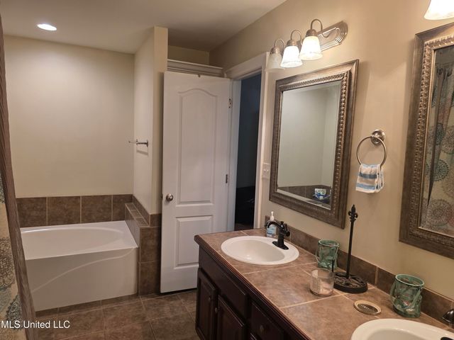 13 S Bridle Bend, Hattiesburg, MS 39402