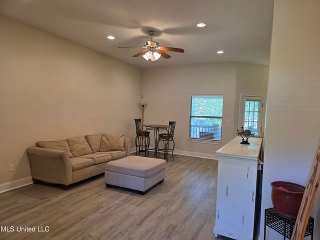 13 S Bridle Bend, Hattiesburg, MS 39402