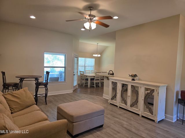 13 S Bridle Bend, Hattiesburg, MS 39402