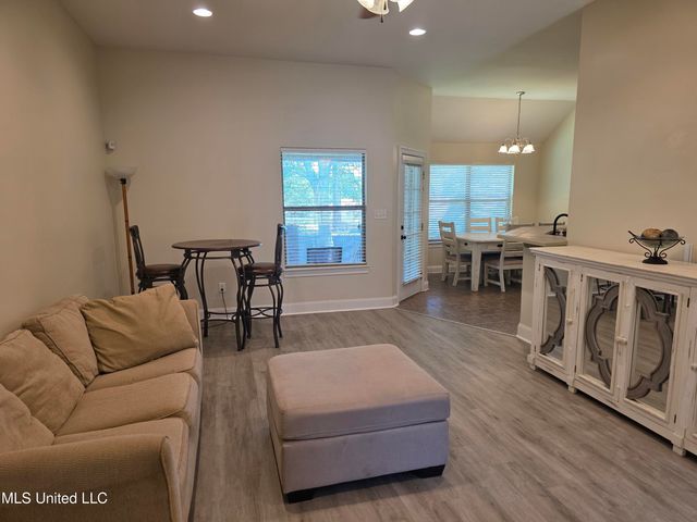 13 S Bridle Bend, Hattiesburg, MS 39402