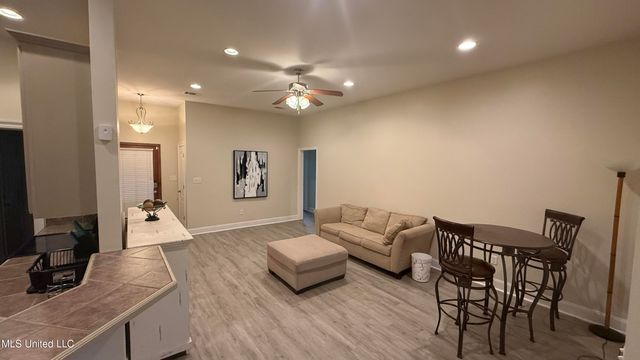 13 S Bridle Bend, Hattiesburg, MS 39402