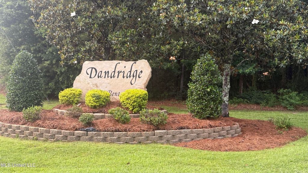 13 S Bridle Bend, Hattiesburg, MS 39402
