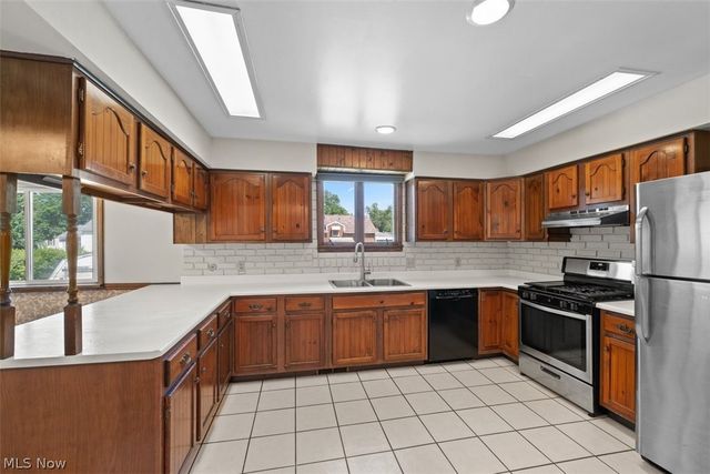 2323 13th Street, Cuyahoga Falls, OH 44223