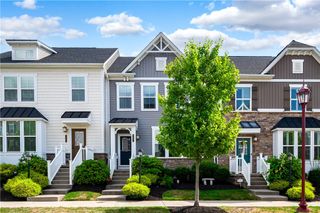 307 Cross Creek Dr, Cranberry Twp, PA 16066