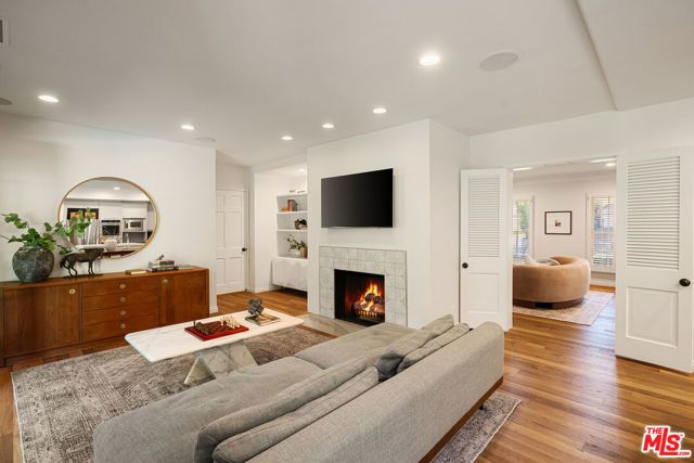 642 Warner Avenue, Los Angeles, CA 90024