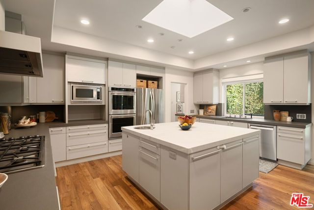 642 Warner Avenue, Los Angeles, CA 90024