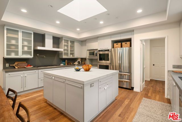 642 Warner Avenue, Los Angeles, CA 90024