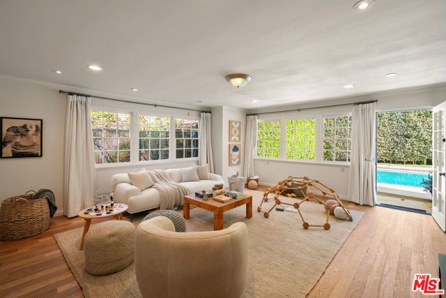 642 Warner Avenue, Los Angeles, CA 90024