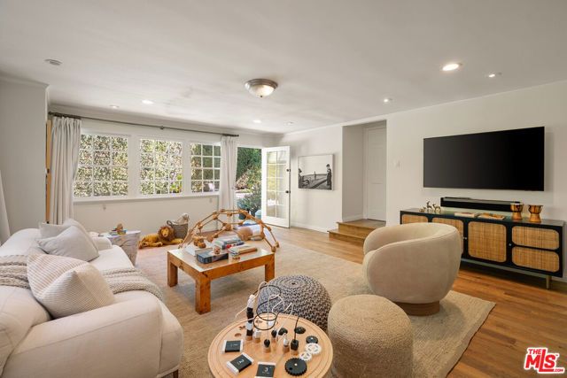 642 Warner Avenue, Los Angeles, CA 90024