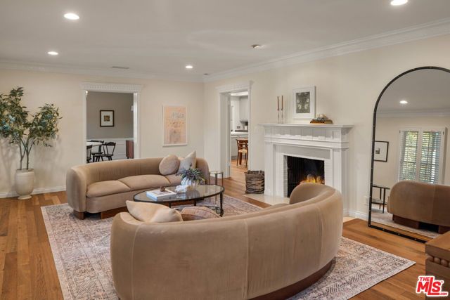 642 Warner Avenue, Los Angeles, CA 90024