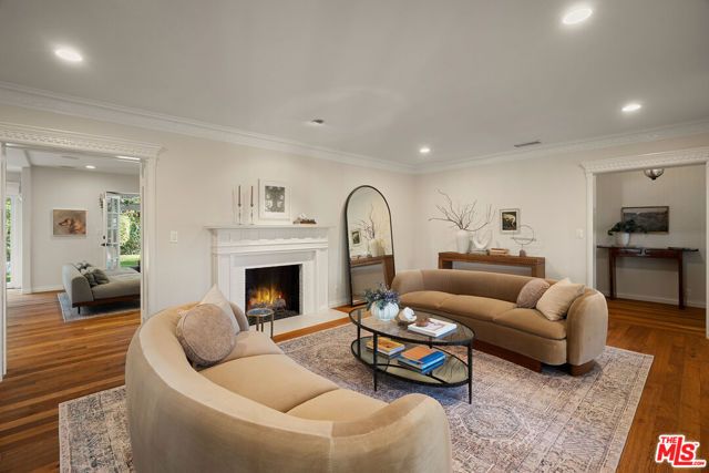 642 Warner Avenue, Los Angeles, CA 90024