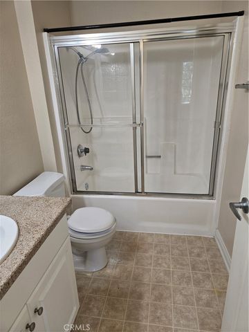 5520 Owensmouth Avenue 313, Woodland Hills, CA 91367