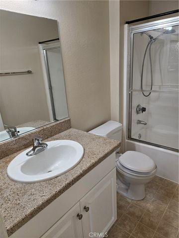 5520 Owensmouth Avenue 313, Woodland Hills, CA 91367
