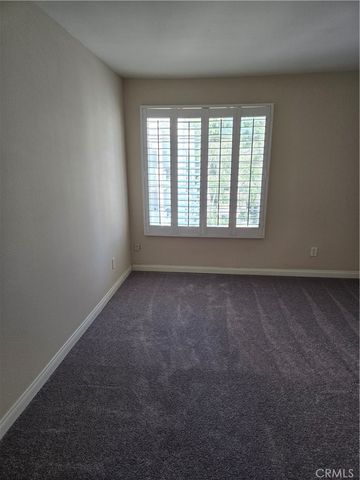 5520 Owensmouth Avenue 313, Woodland Hills, CA 91367